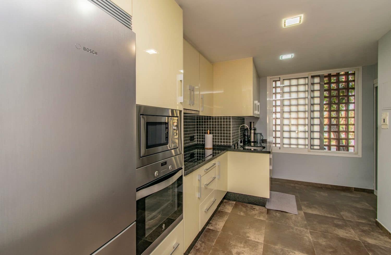 Apartamento de 2 habitaciones en New Golden Mile en venta con piscina garaje - 465.000 € (Ref: 9797554)