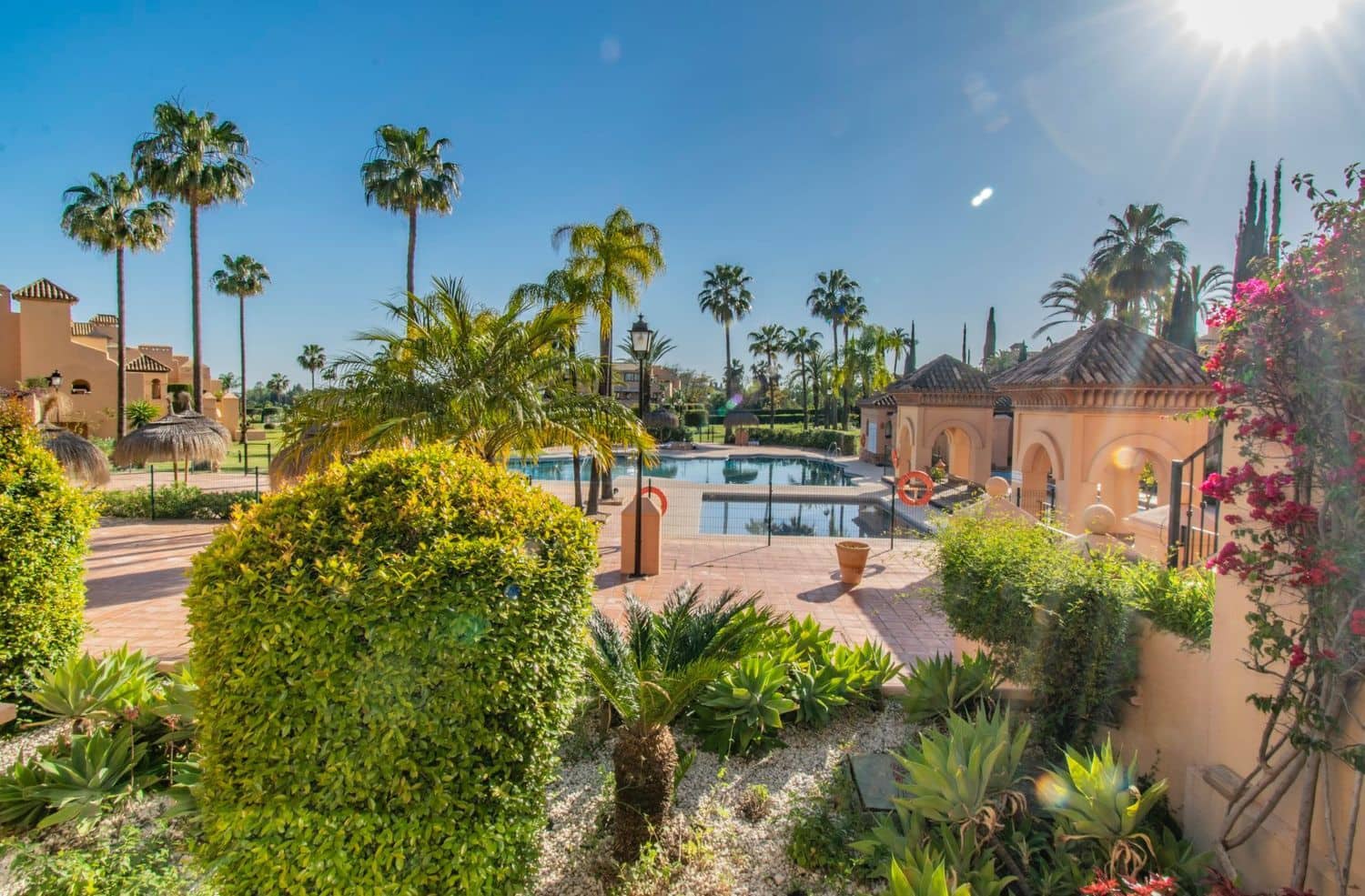 Apartamento de 2 habitaciones en New Golden Mile en venta con piscina garaje - 465.000 € (Ref: 9797554)