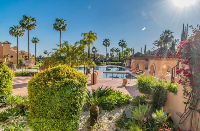 2 sovrum Lägenhet till salu i Nueva Atalaya, Estepona med pool garage - 465 000 € (Ref: 9797554)