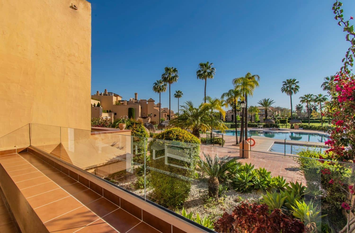 Apartamento de 2 habitaciones en New Golden Mile en venta con piscina garaje - 465.000 € (Ref: 9797554)