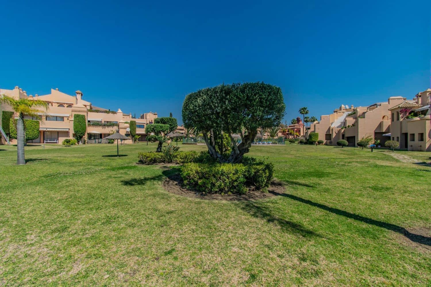 Apartamento de 2 habitaciones en New Golden Mile en venta con piscina garaje - 465.000 € (Ref: 9797554)