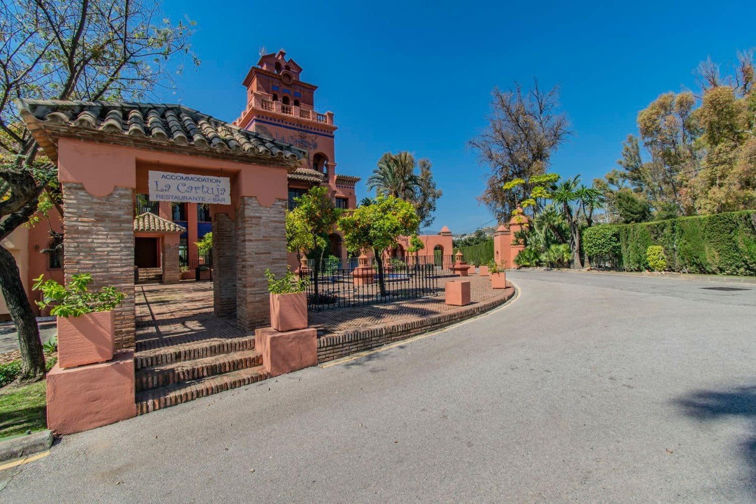 Apartamento de 2 habitaciones en New Golden Mile en venta con piscina garaje - 465.000 € (Ref: 9797554)