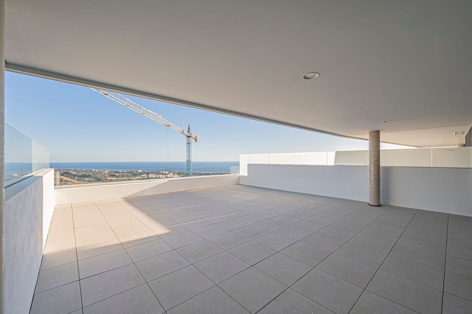 Apartamento de 3 habitaciones en Bahía de Marbella en venta con piscina garaje - 945.000 € (Ref: 9797555)