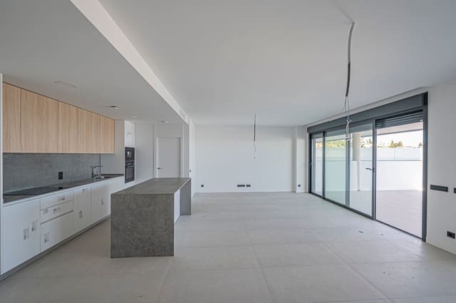 Apartamento de 3 habitaciones en Bahía de Marbella, Marbella en venta con piscina garaje - 945.000 € (Ref: 9797555)