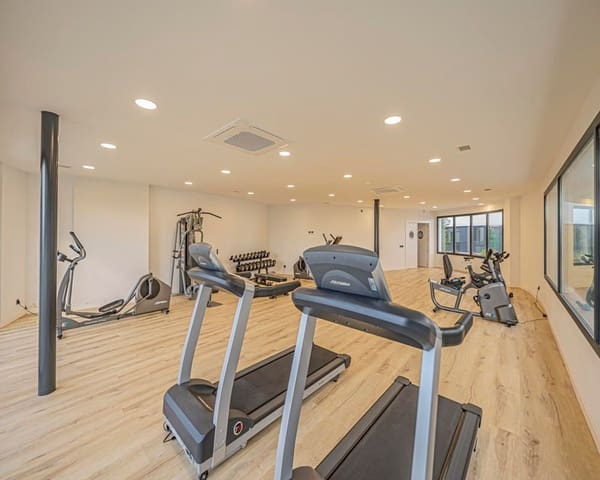 Apartamento de 3 habitaciones en Bahía de Marbella, Marbella en venta con piscina garaje - 945.000 € (Ref: 9797555)