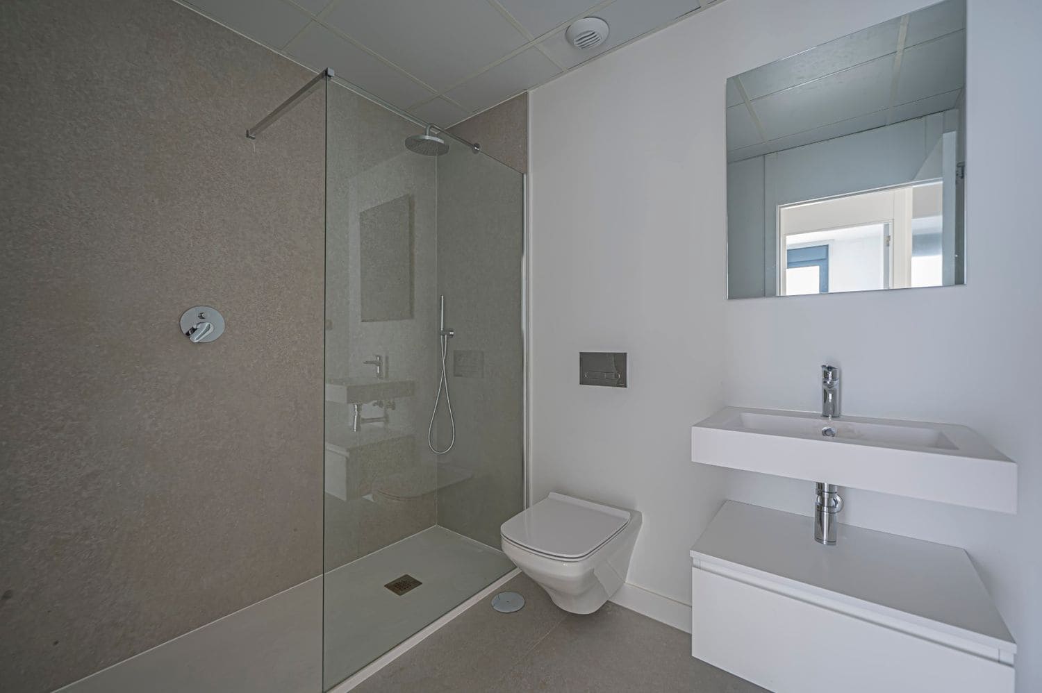 Apartamento de 3 habitaciones en Bahía de Marbella en venta con piscina garaje - 945.000 € (Ref: 9797555)