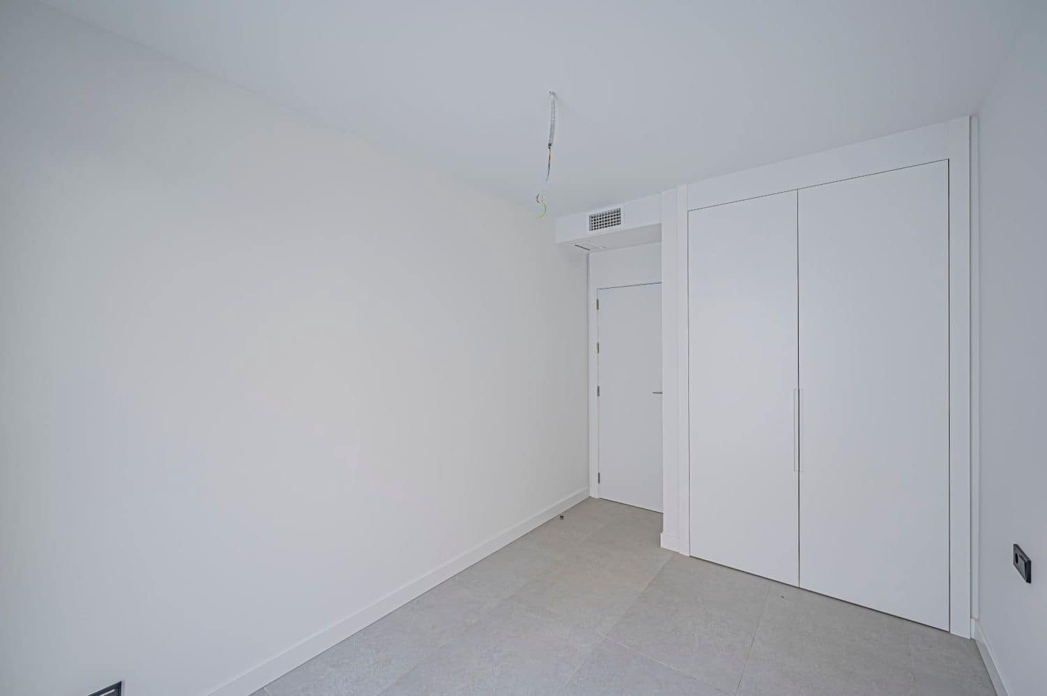 Apartamento de 3 habitaciones en Bahía de Marbella en venta con piscina garaje - 945.000 € (Ref: 9797555)