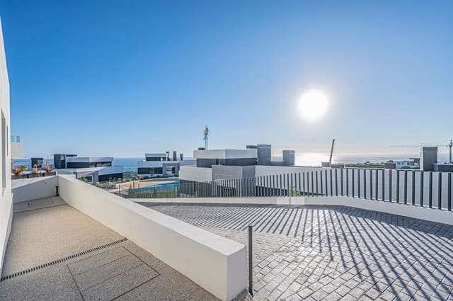 Apartamento de 3 habitaciones en Bahía de Marbella, Marbella en venta con piscina garaje - 945.000 € (Ref: 9797555)