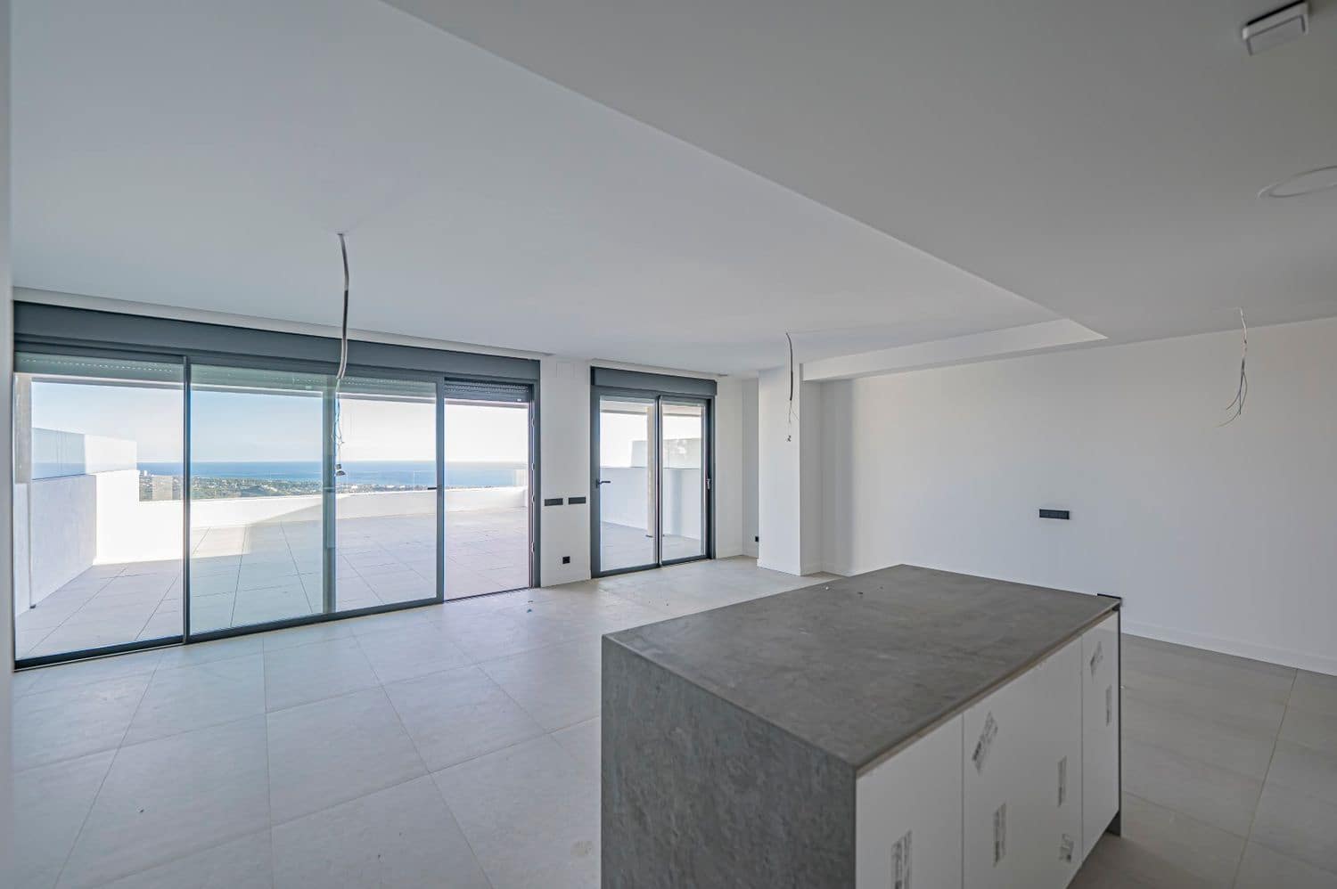 Apartamento de 3 habitaciones en Bahía de Marbella en venta con piscina garaje - 945.000 € (Ref: 9797555)