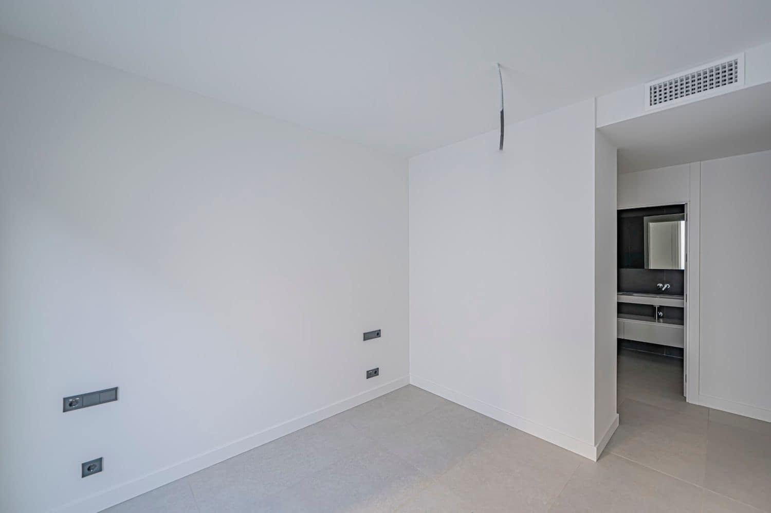 Apartamento de 3 habitaciones en Bahía de Marbella en venta con piscina garaje - 945.000 € (Ref: 9797555)