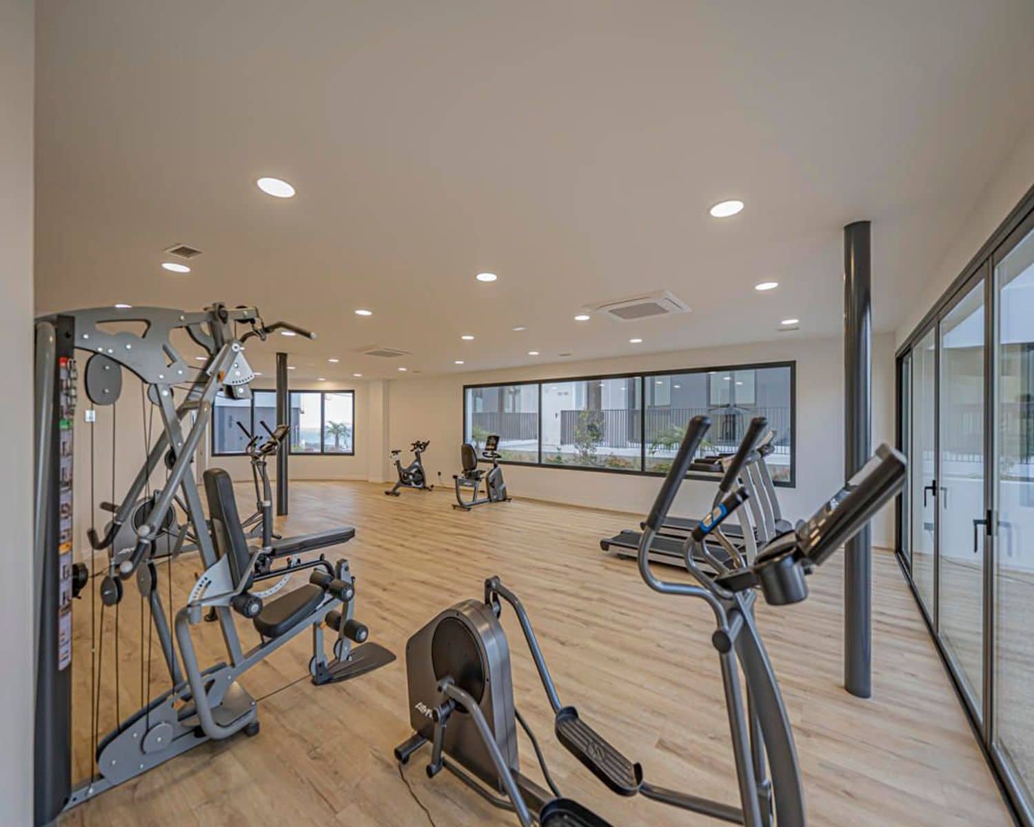 Apartamento de 3 habitaciones en Bahía de Marbella en venta con piscina garaje - 945.000 € (Ref: 9797555)