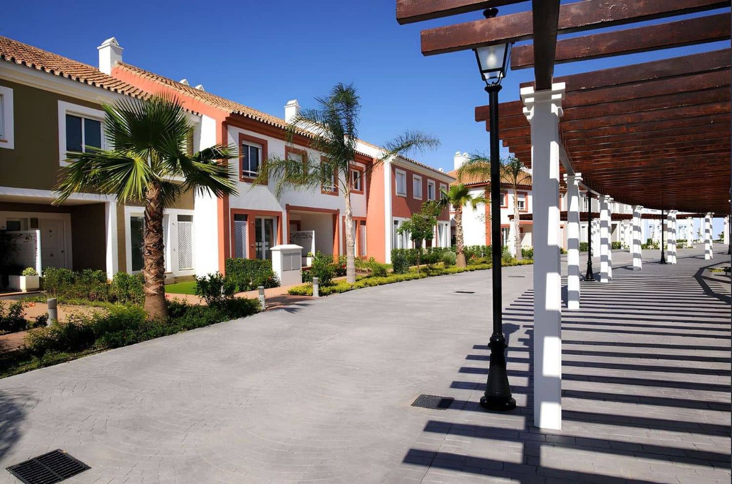 3 quarto Casa em Banda para venda em New Golden Mile com piscina garagem - 530 000 € (Ref: 9797557)