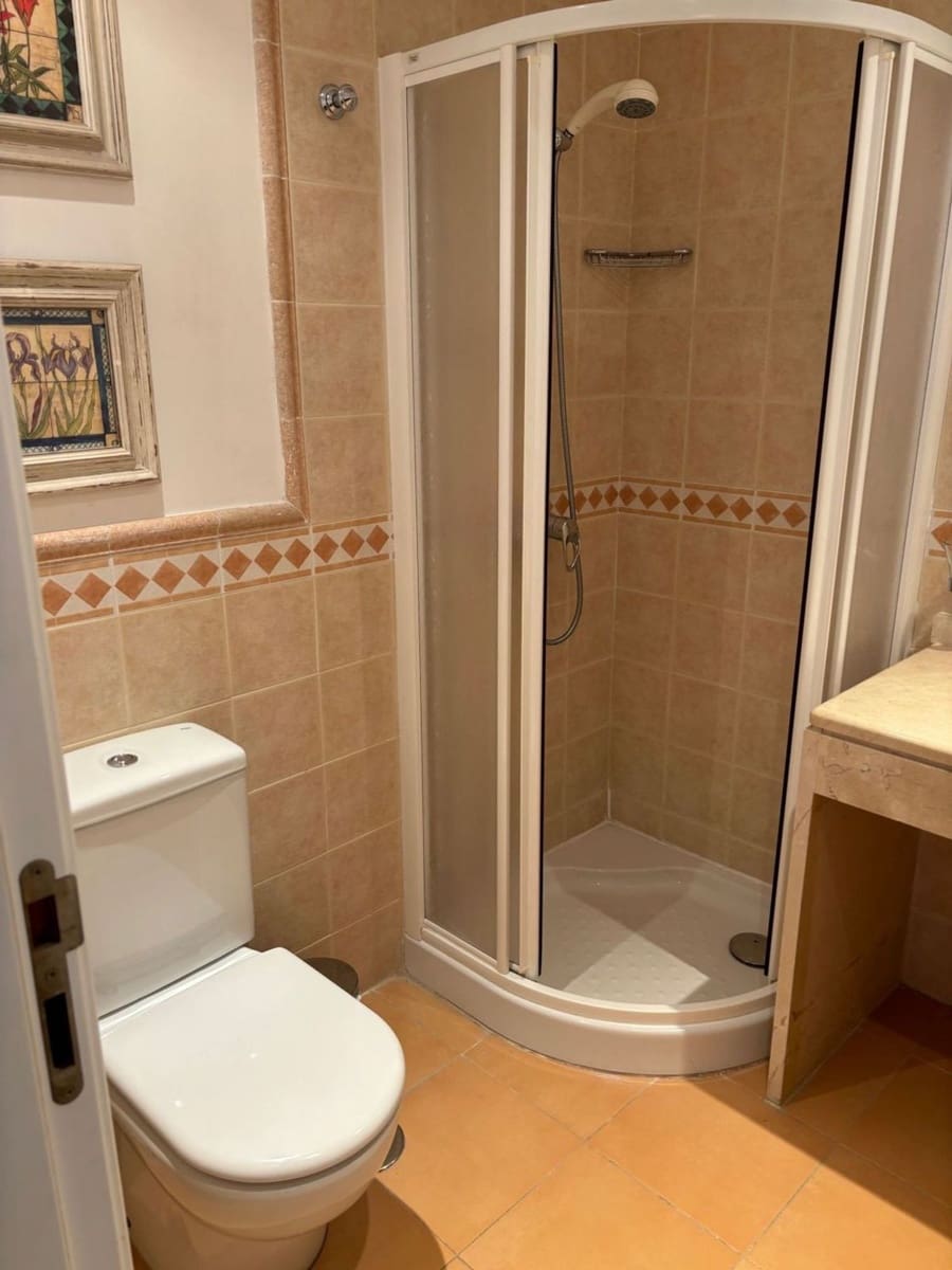 3 sypialnia Apartament na sprzedaż w Marbella z basenem garażem - 1 100 000 € (Ref: 9797558)