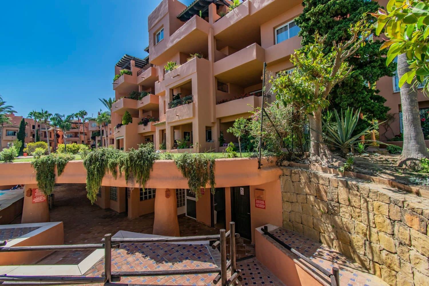 3 sypialnia Apartament na sprzedaż w Marbella z basenem garażem - 1 100 000 € (Ref: 9797558)