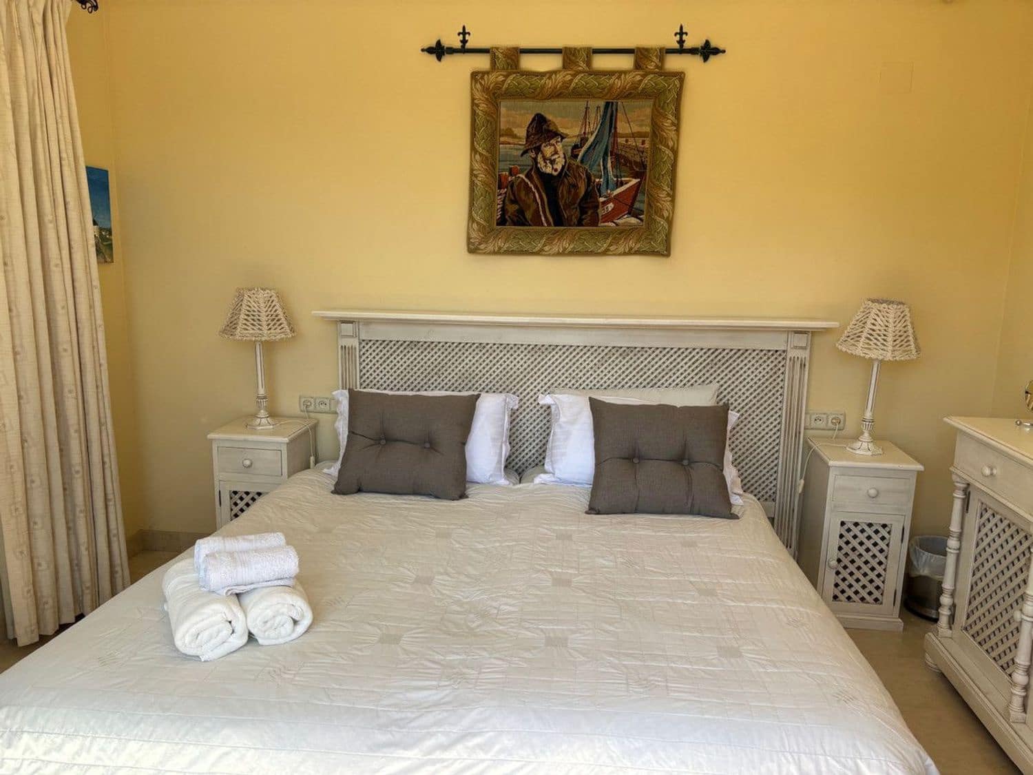 3 sypialnia Apartament na sprzedaż w Marbella z basenem garażem - 1 100 000 € (Ref: 9797558)