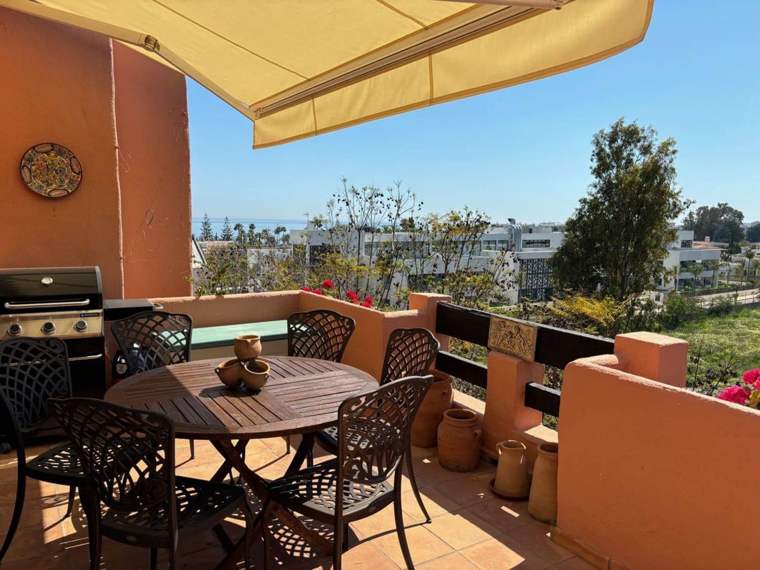 3 sypialnia Apartament na sprzedaż w Marbella z basenem garażem - 1 100 000 € (Ref: 9797558)