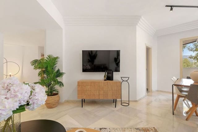 3 soverom Leilighet til salgs i Nueva Andalucia, Marbella med svømmebasseng garasje - € 595 000 (Ref: 9797559)