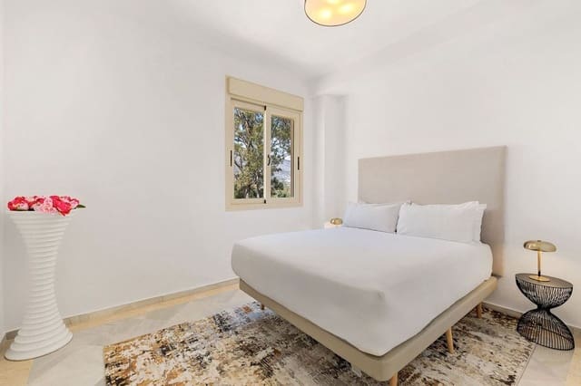 3 soverom Leilighet til salgs i Nueva Andalucia, Marbella med svømmebasseng garasje - € 595 000 (Ref: 9797559)