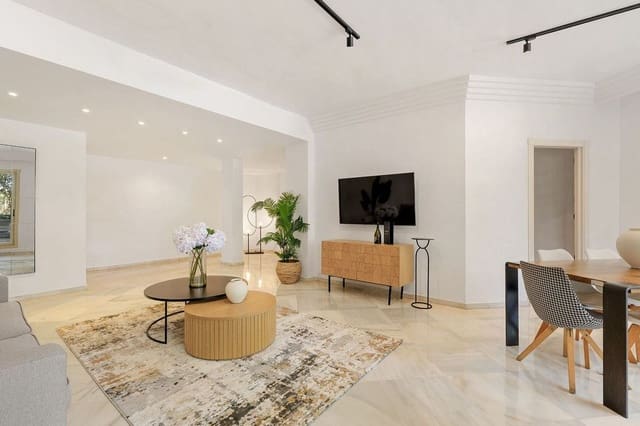 3 soverom Leilighet til salgs i Nueva Andalucia, Marbella med svømmebasseng garasje - € 595 000 (Ref: 9797559)