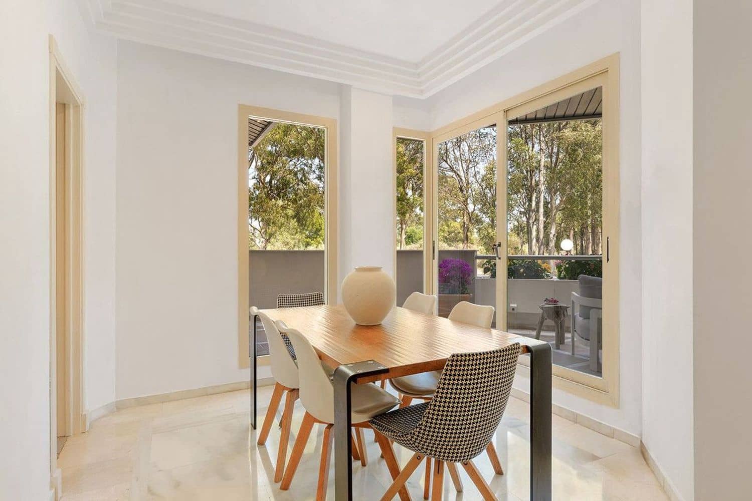 3 soverom Leilighet til salgs i Nueva Andalucia med svømmebasseng garasje - € 595 000 (Ref: 9797559)