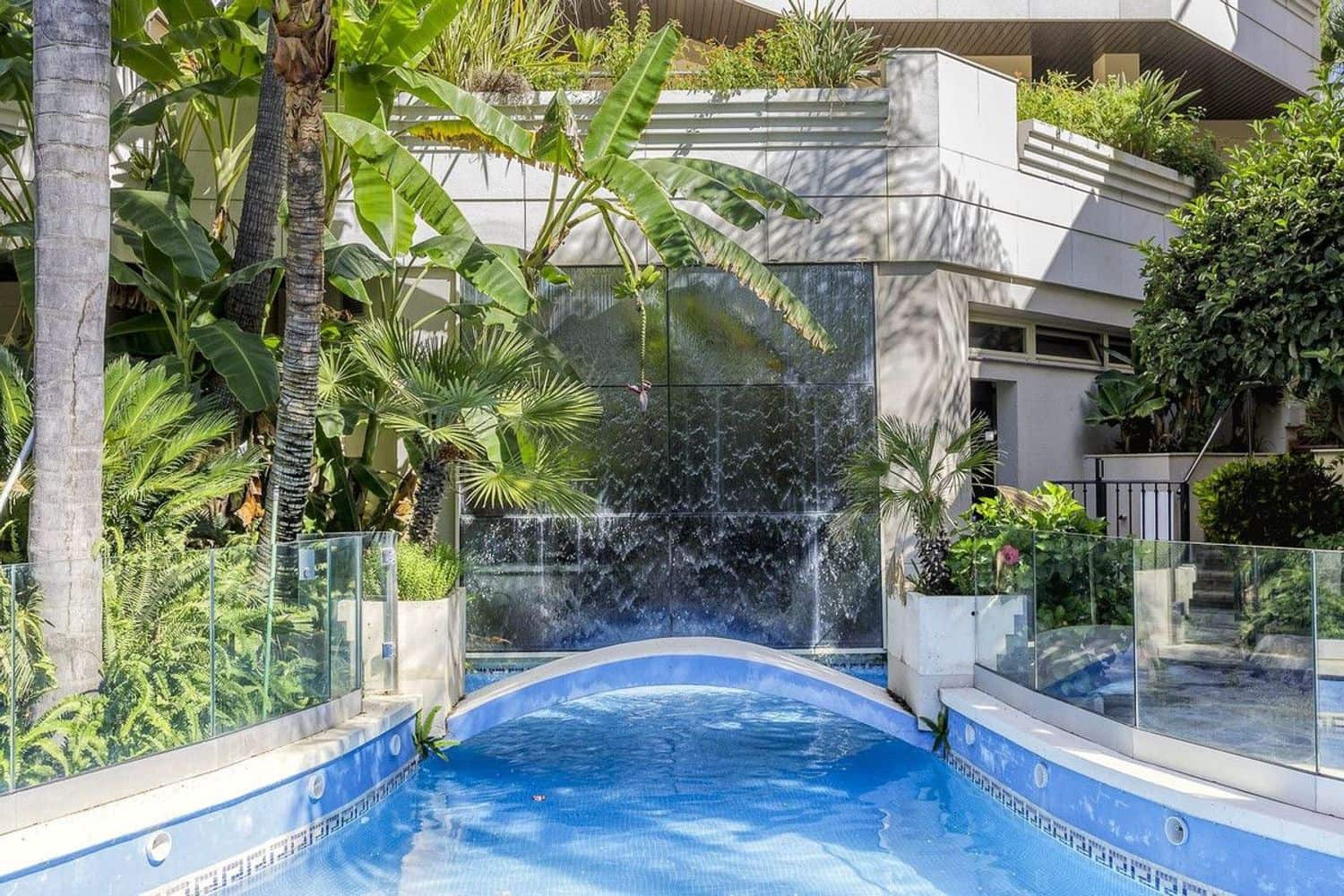 3 soverom Leilighet til salgs i Nueva Andalucia med svømmebasseng garasje - € 595 000 (Ref: 9797559)