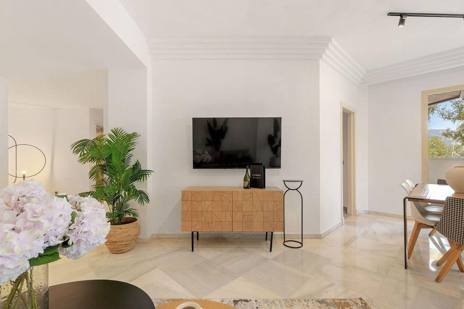 3 soverom Leilighet til salgs i Nueva Andalucia med svømmebasseng garasje - € 595 000 (Ref: 9797559)