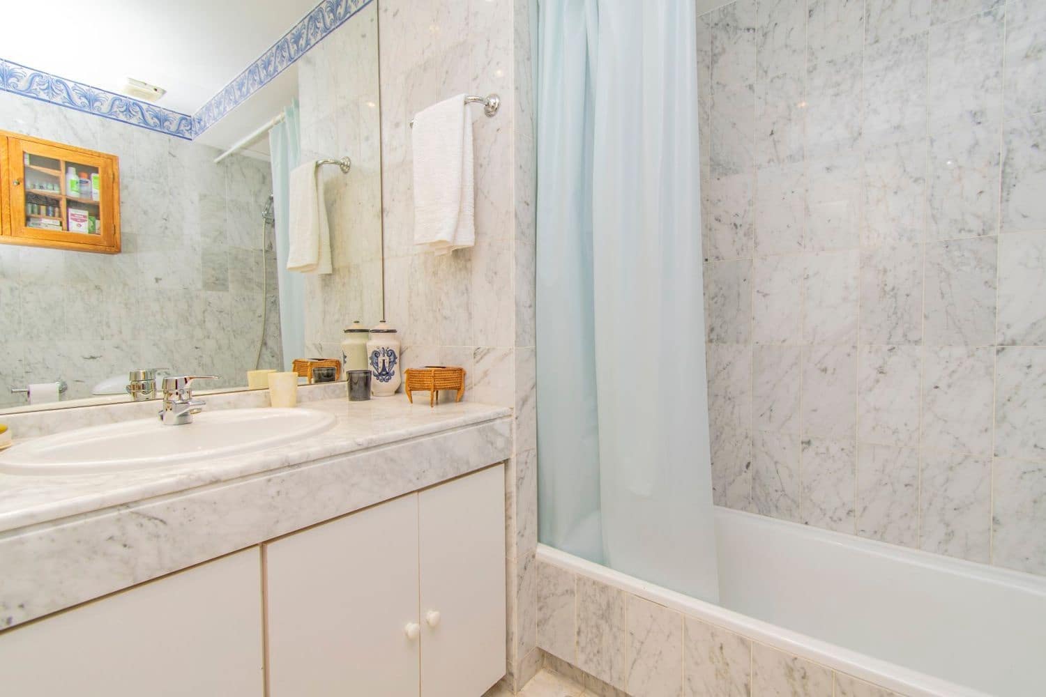 Apartamento de 2 habitaciones en Estepona en venta con piscina garaje - 435.000 € (Ref: 9797561)