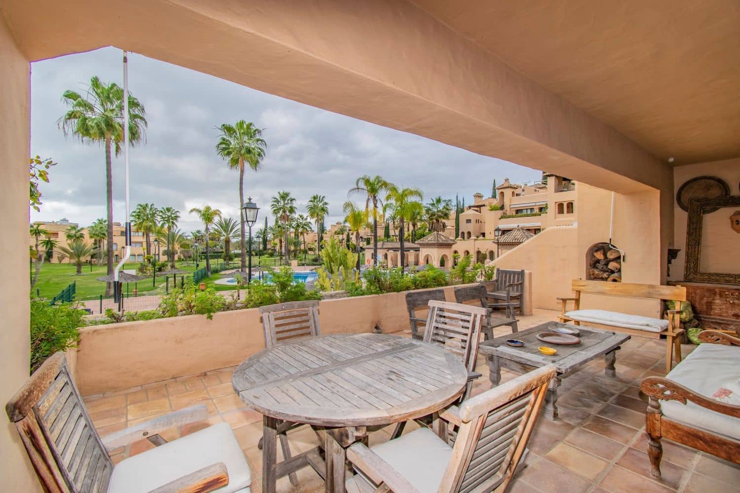 Apartamento de 2 habitaciones en Estepona en venta con piscina garaje - 435.000 € (Ref: 9797561)