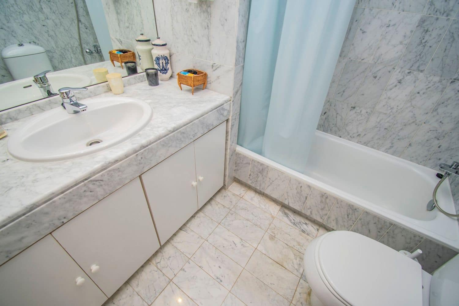 Apartamento de 2 habitaciones en Estepona en venta con piscina garaje - 435.000 € (Ref: 9797561)