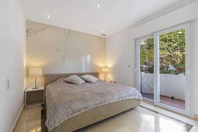 Apartamento de 3 habitaciones en Los Arqueros - Puerto del Almendro, Benahavís en venta con piscina garaje - 650.000 € (Ref: 9797562)