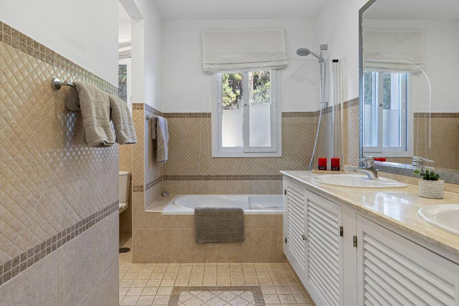 Apartamento de 3 habitaciones en Benahavís en venta con piscina garaje - 650.000 € (Ref: 9797562)