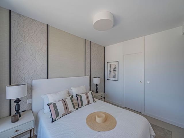 3 quarto Casa em Banda para venda em Nueva Atalaya, Estepona com piscina garagem - 900 000 € (Ref: 9797565)