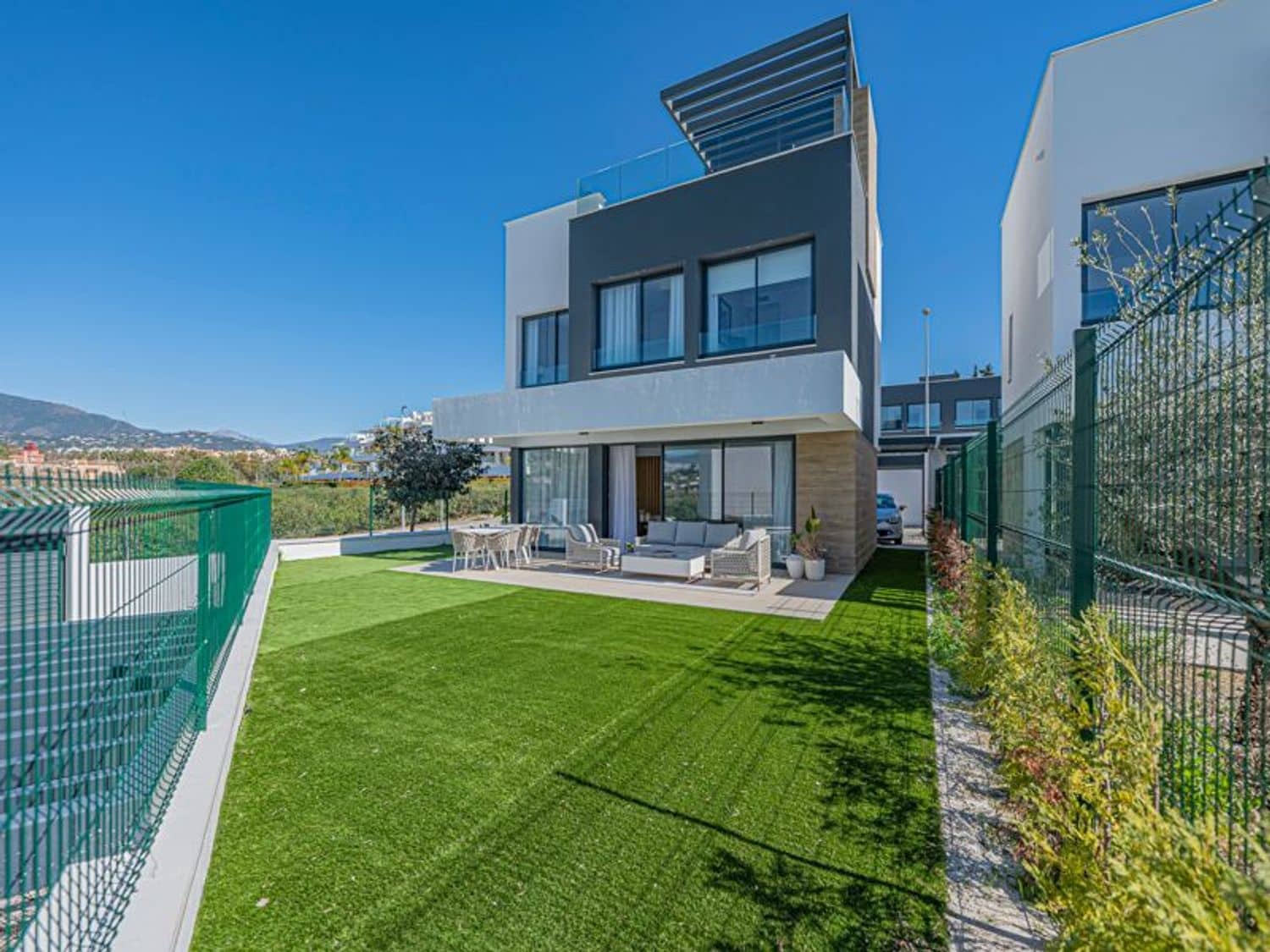 3 quarto Casa em Banda para venda em New Golden Mile com piscina garagem - 900 000 € (Ref: 9797565)