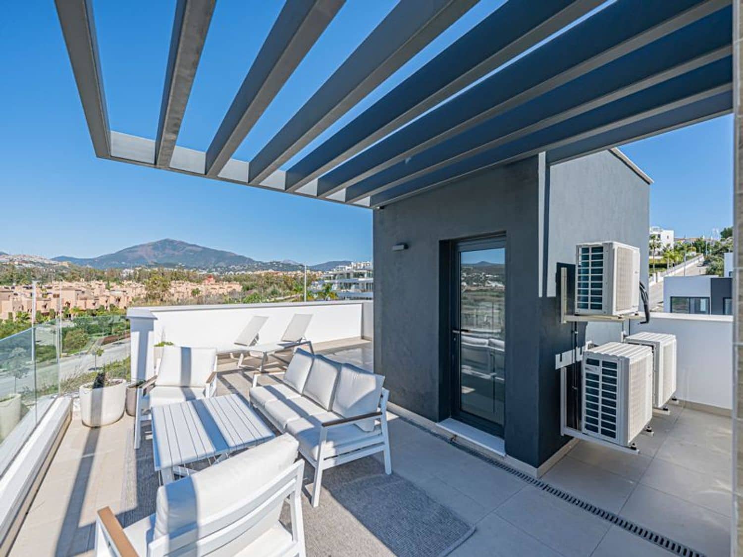 3 quarto Casa em Banda para venda em New Golden Mile com piscina garagem - 900 000 € (Ref: 9797565)