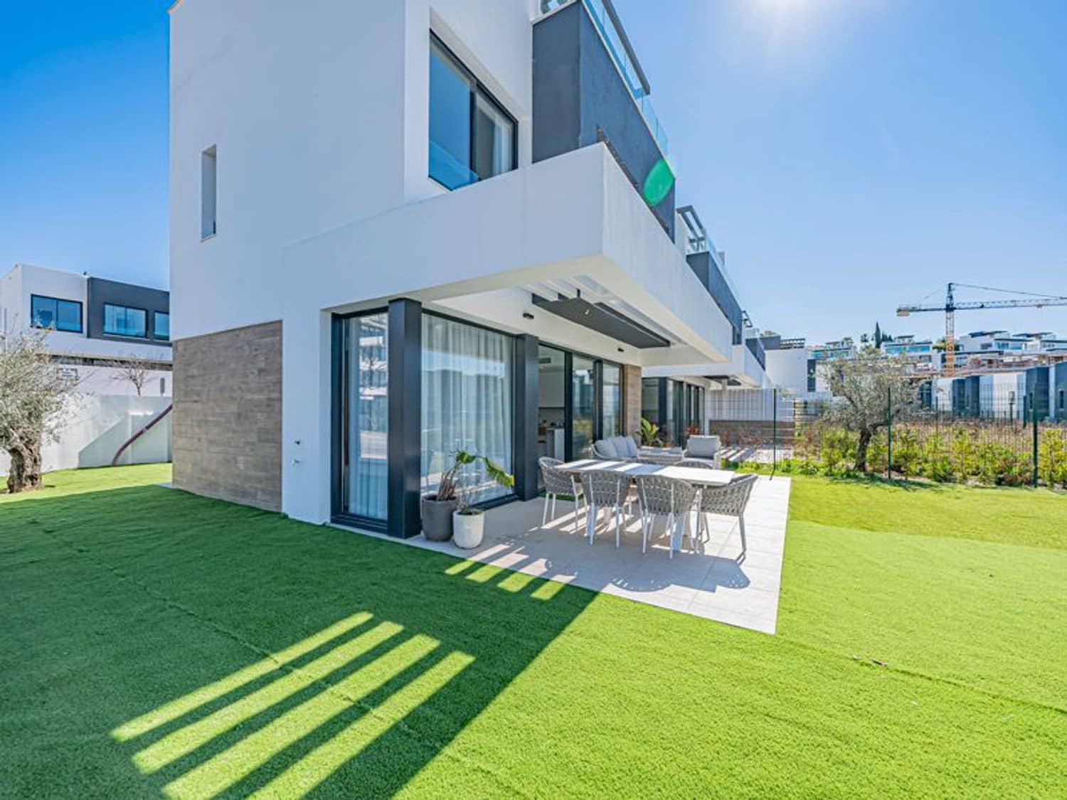 3 quarto Casa em Banda para venda em New Golden Mile com piscina garagem - 900 000 € (Ref: 9797565)