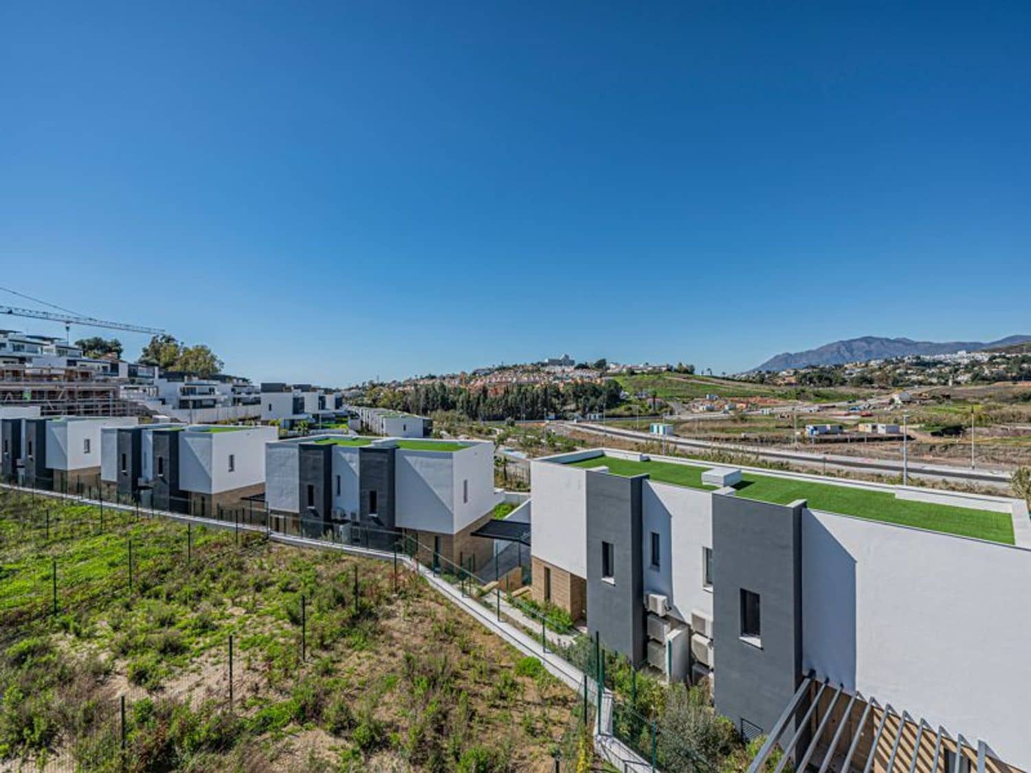 3 quarto Casa em Banda para venda em New Golden Mile com piscina garagem - 900 000 € (Ref: 9797565)