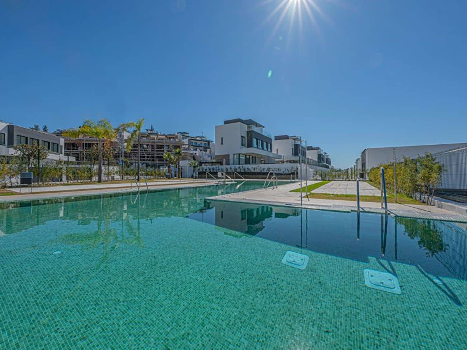 3 quarto Casa em Banda para venda em New Golden Mile com piscina garagem - 900 000 € (Ref: 9797565)