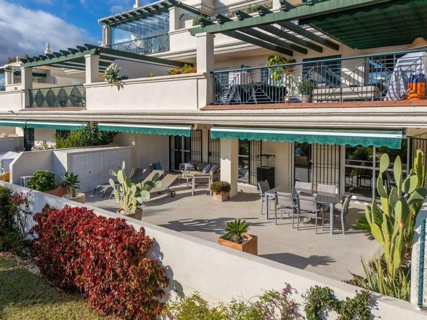 2 Zimmer Apartment zu verkaufen in Nueva Andalucia mit Pool Garage - 630.000 € (Ref: 9797567)