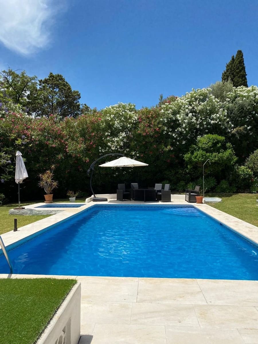 4 bedroom Villa for sale in Benahavis with pool garage - € 1,600,000 (Ref: 9797569)