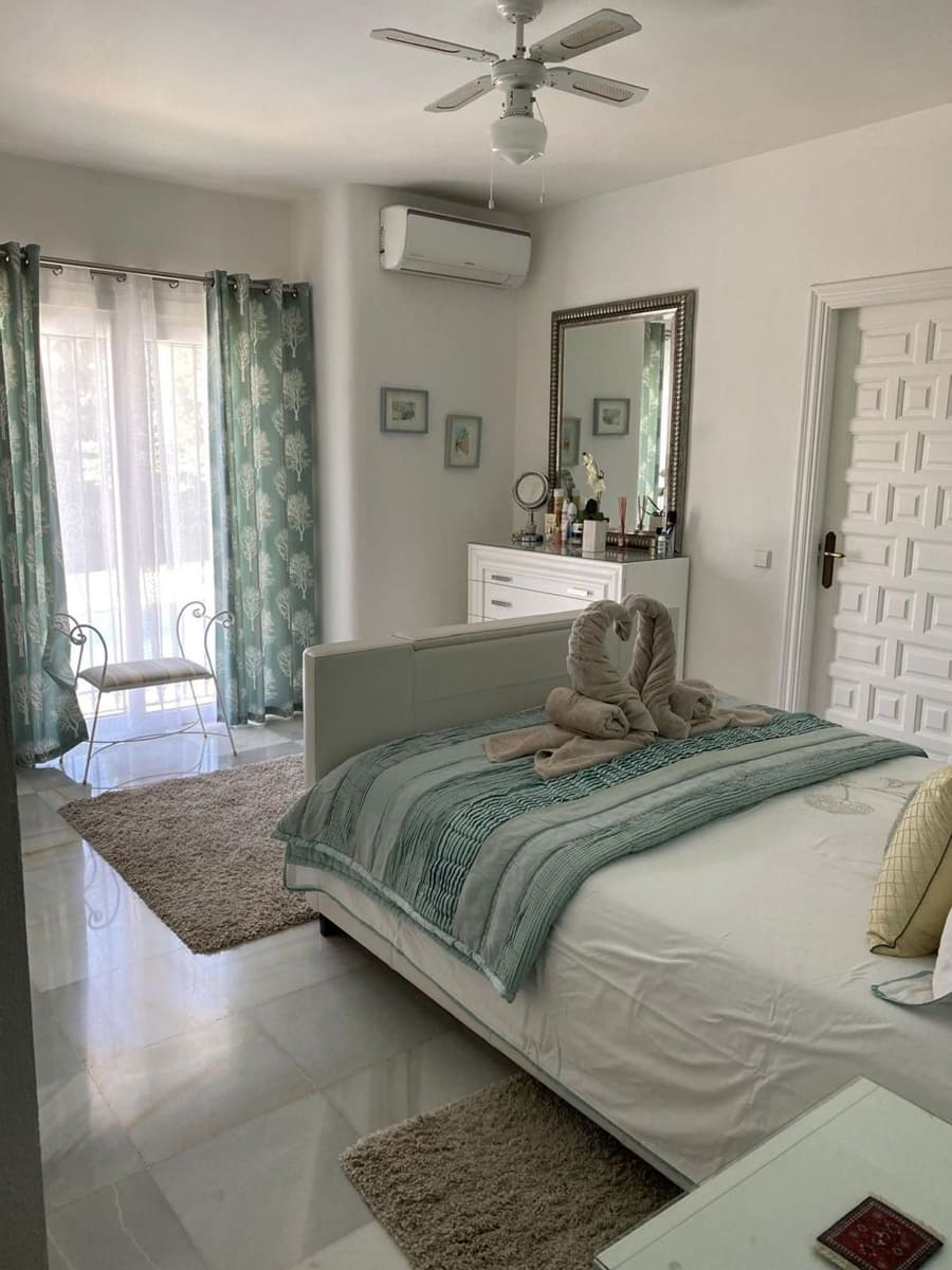 4 bedroom Villa for sale in Benahavis with pool garage - € 1,600,000 (Ref: 9797569)