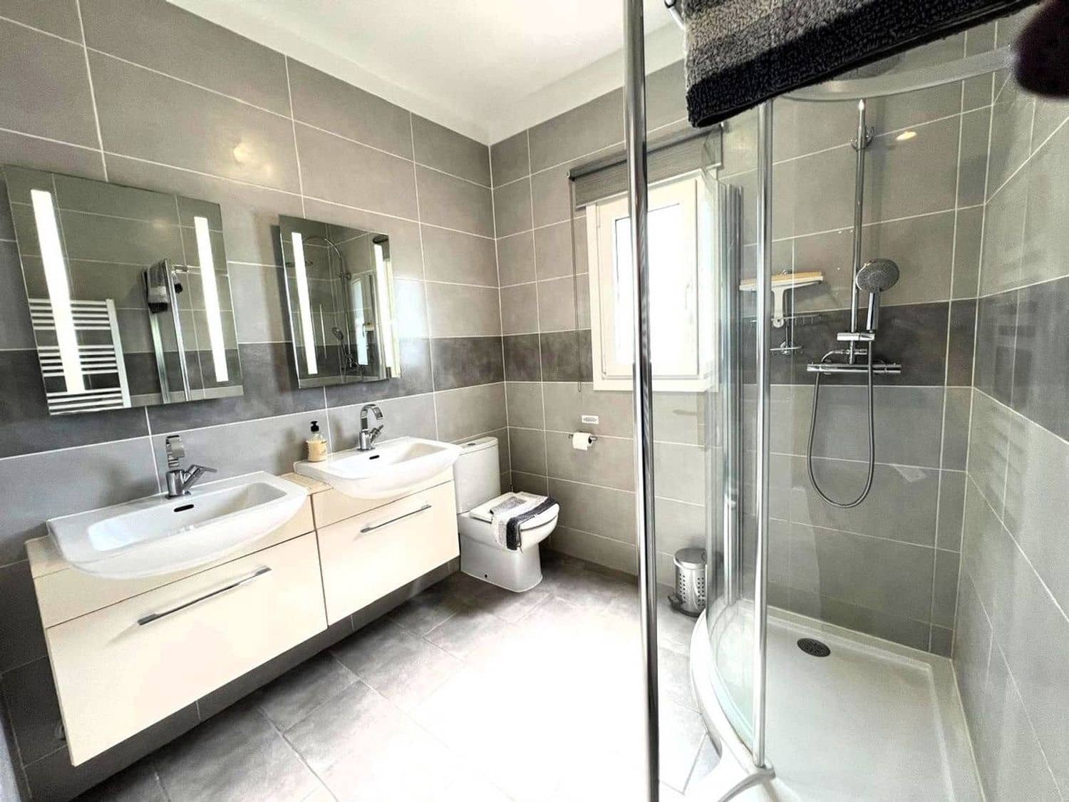 4 bedroom Villa for sale in Benahavis with pool garage - € 1,600,000 (Ref: 9797569)