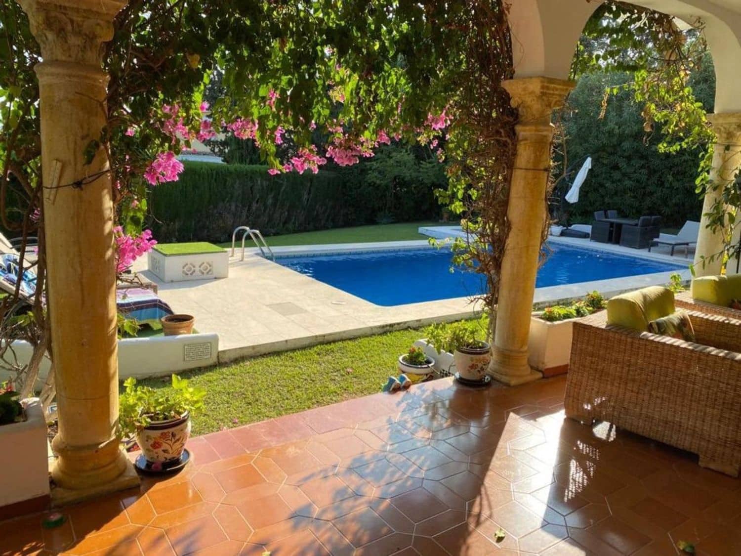 4 bedroom Villa for sale in Benahavis with pool garage - € 1,600,000 (Ref: 9797569)