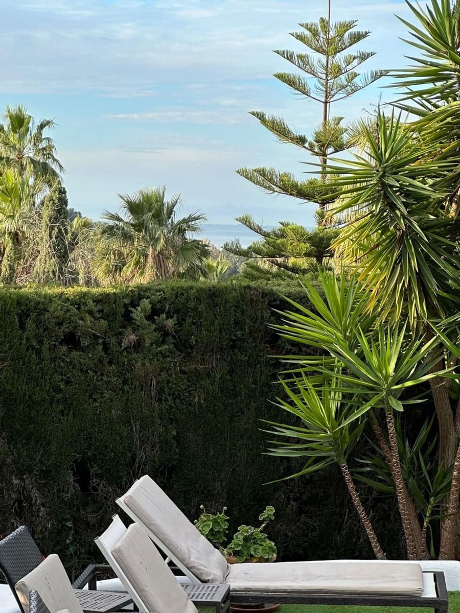 4 bedroom Villa for sale in Benahavis with pool garage - € 1,600,000 (Ref: 9797569)