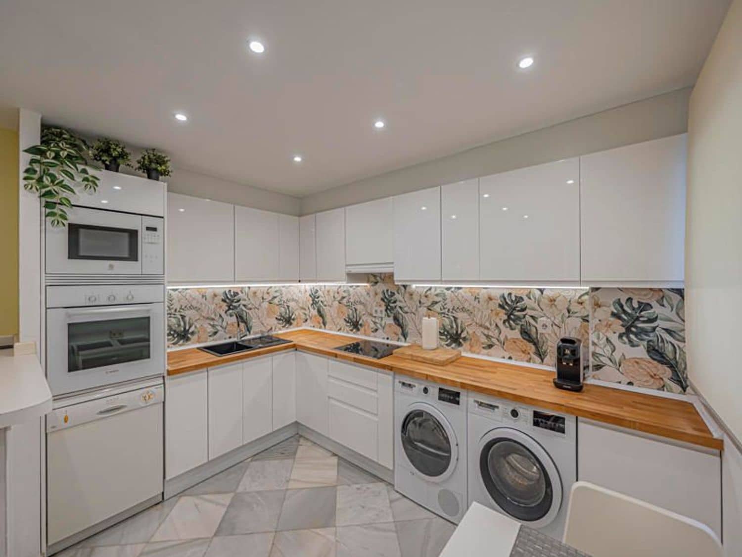 2 chambre Appartement à vendre à Estepona avec piscine garage - 890 000 € (Ref: 9797570)