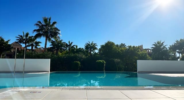 3 quarto Apartamento para venda em El Paraiso, Estepona com piscina garagem - 750 000 € (Ref: 9797572)