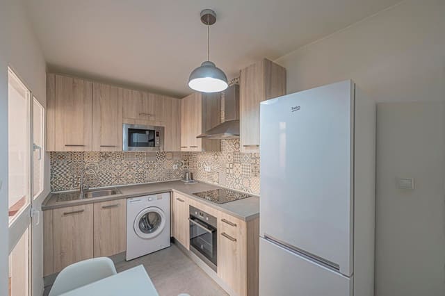 3 soveværelse Lejlighed til salg i La Patera, Marbella med garage - € 289.900 (Ref: 9797573)