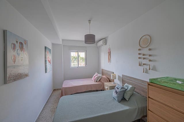 3 soveværelse Lejlighed til salg i La Patera, Marbella med garage - € 289.900 (Ref: 9797573)