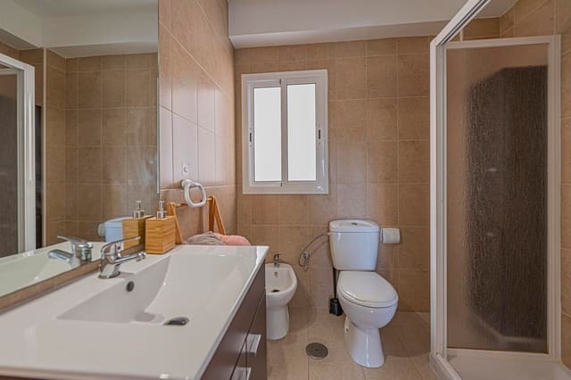 3 soveværelse Lejlighed til salg i La Patera, Marbella med garage - € 289.900 (Ref: 9797573)