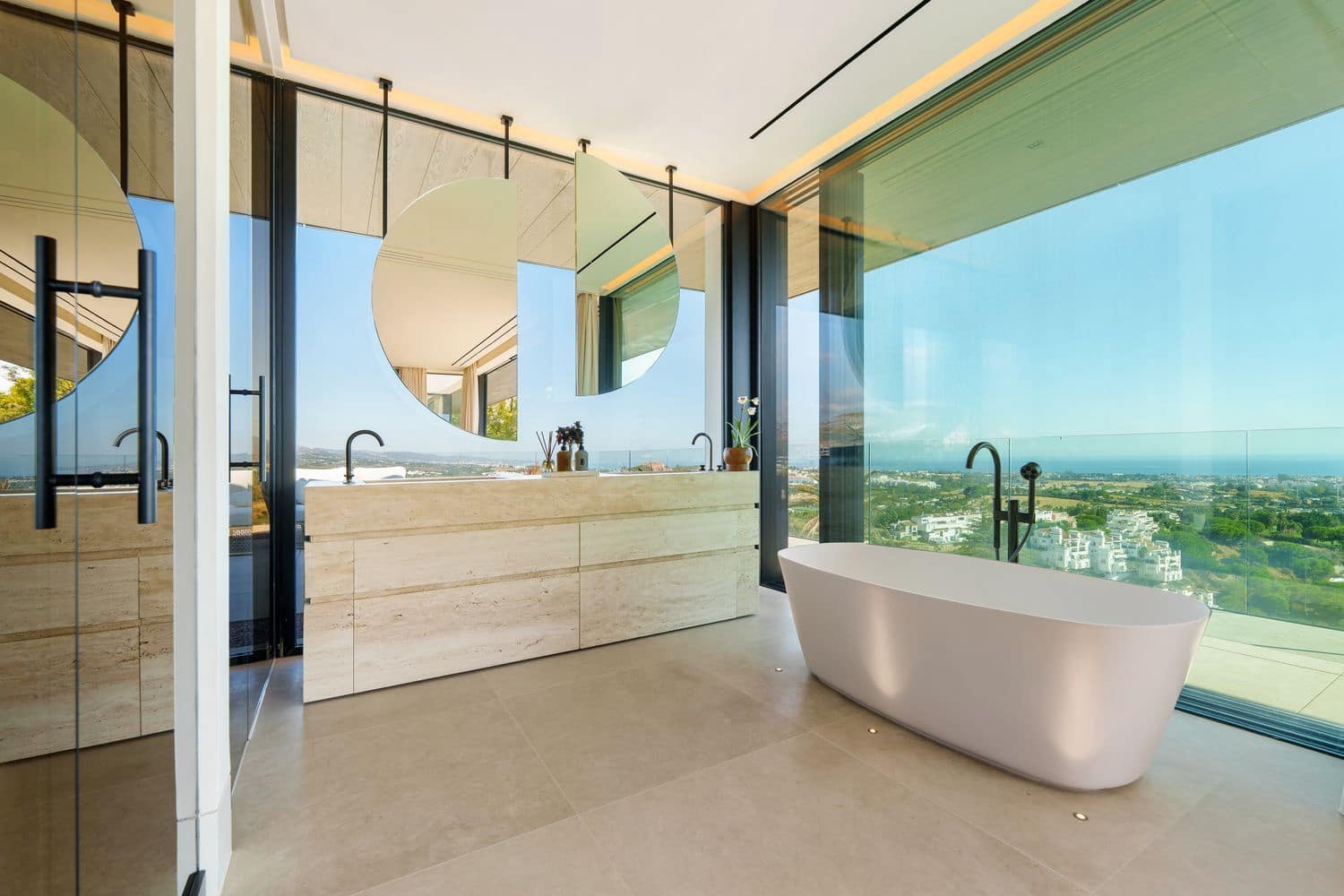 Chalet de 8 habitaciones en La Quinta en venta con piscina garaje - 19.880.000 € (Ref: 9797574)