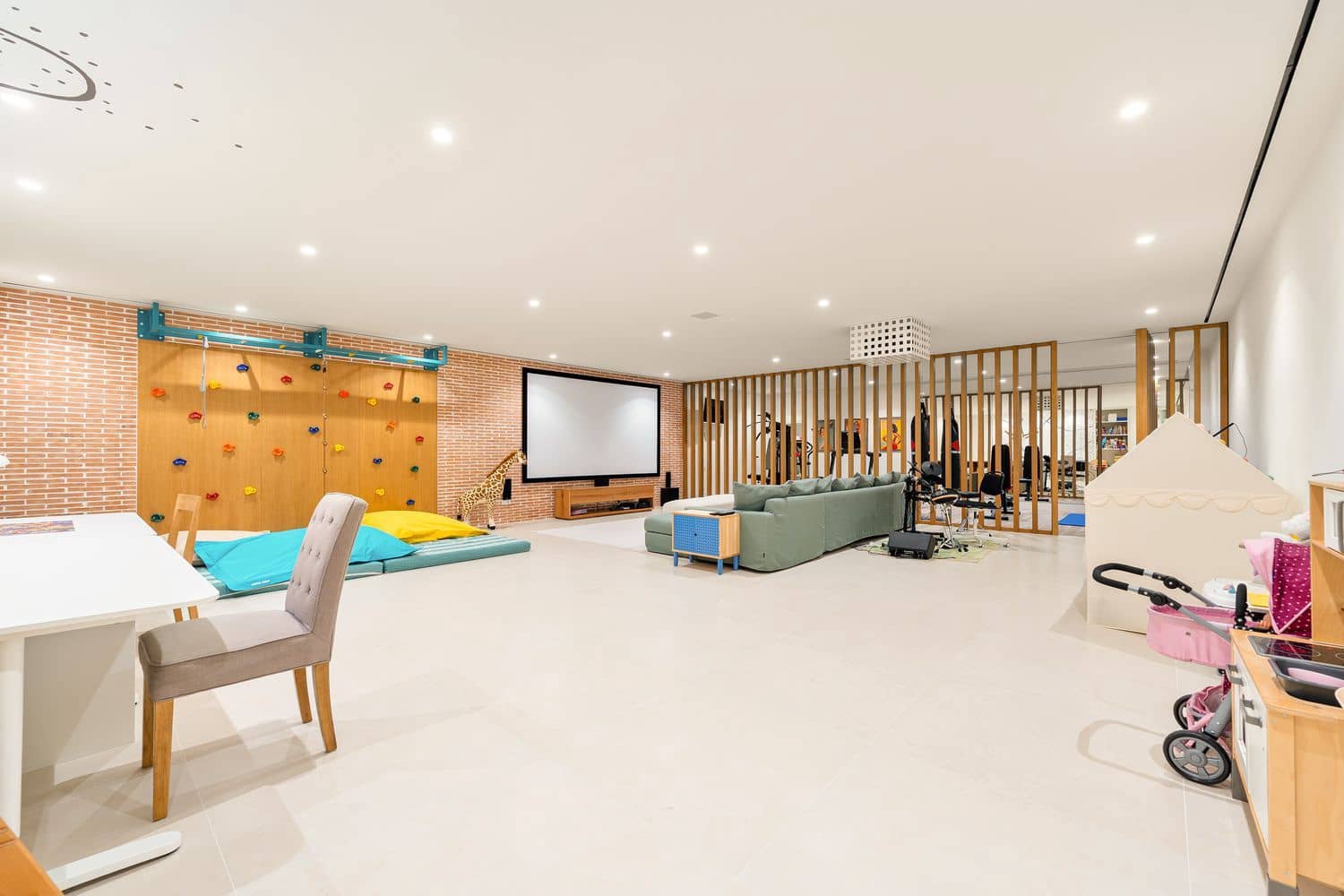 6 bedroom Villa for sale in San Pedro de Alcantara with pool garage - € 5,995,000 (Ref: 9797575)